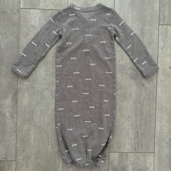 Adorable baby modern nightgown sleeper 3 months boy or
Girl 
Never worn - Picture 5 of 9